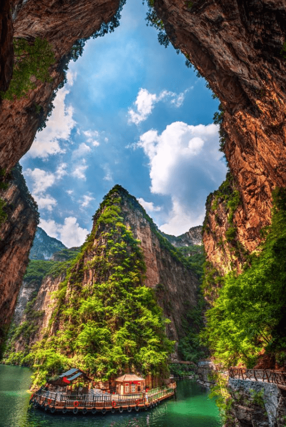 天空之门苹果版多开:来八泉峡吧，这里主打的就是一个清凉之旅！